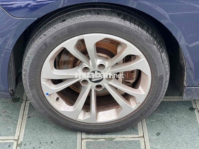 Vinfast Lux A Base 2022 Xanh 36000 km