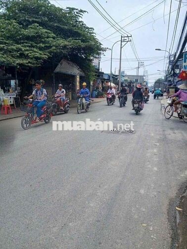 cho thuê nhà mặt tiền liên ấp 26 vla ngay góc có lầu nhà sạch sẽ