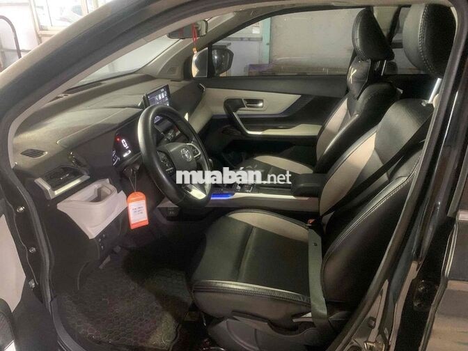 Toyota Veloz Cross 7 chỗ Đen Indonesia 71.000 km