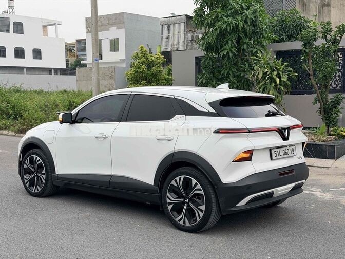 ✅VF6 Plus 2024 full Options ODO 17.000km zin 100%