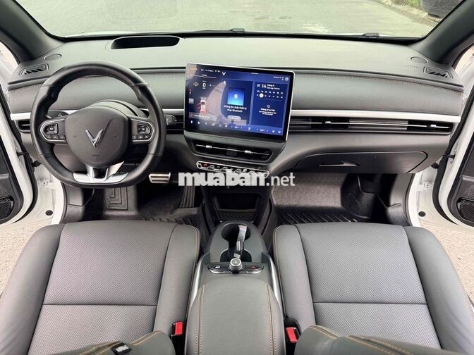 ✅VF6 Plus 2024 full Options ODO 17.000km zin 100%