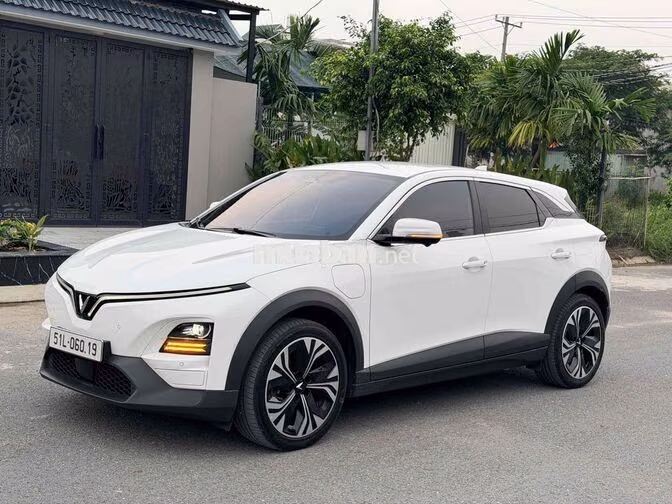 ✅VF6 Plus 2024 full Options ODO 17.000km zin 100%