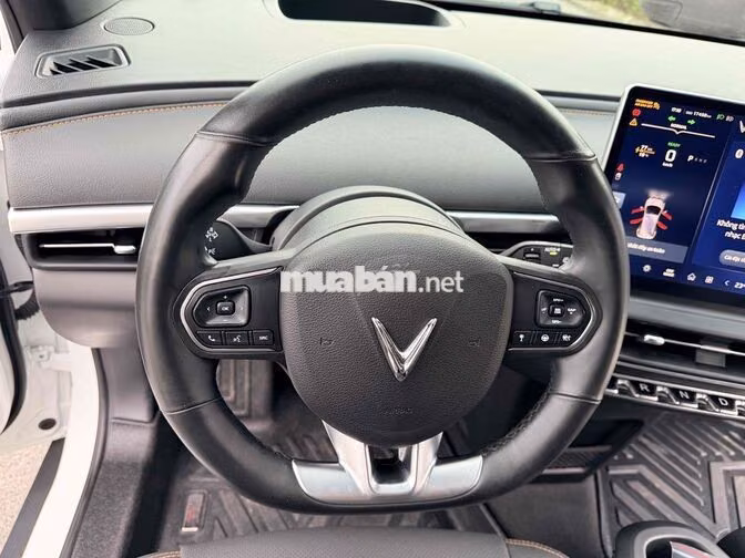 ✅VF6 Plus 2024 full Options ODO 17.000km zin 100%