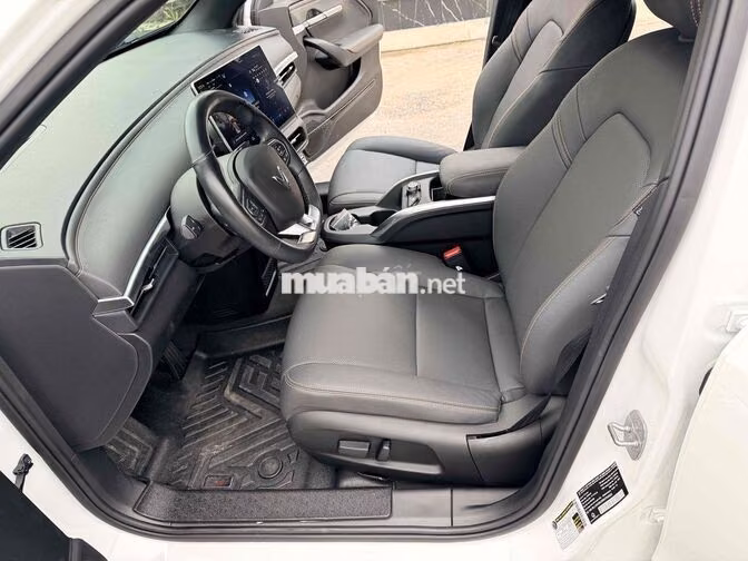 ✅VF6 Plus 2024 full Options ODO 17.000km zin 100%