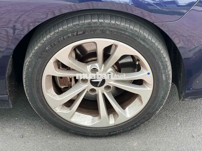 Vinfast Lux A Base 2022 36000 km Xám