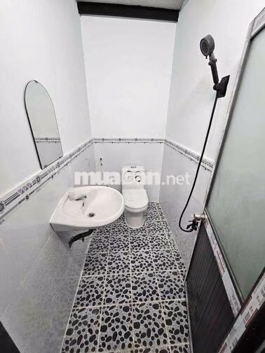 Phòng gác cao 2m cho thuê giá rẻ - Gần ĐH Mở ( ở được 3-4ng )