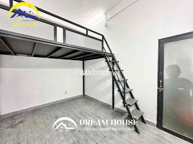 CHDV DUPLEX CỬA SỔ TRỜI, SẴN MÁY LẠNH, QUA ĐH VĂN HIẾN CHỈ 6P ĐI XE