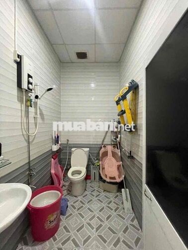Bán căn nhà cấp IV gần cầu Quay
