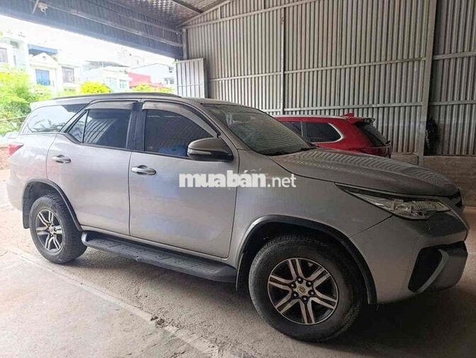 Toyota Fortuner 2017 Số sàn Bạc