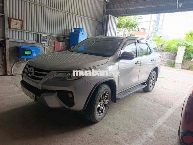 Toyota Fortuner 2017 Số sàn Bạc