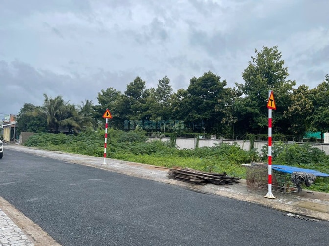 CẦN BÁN 996 M2 ĐẤT TẠI PHƯỜNG 11 ( NAY LÀ PHƯỜNG MỸ NGÃI ) 
