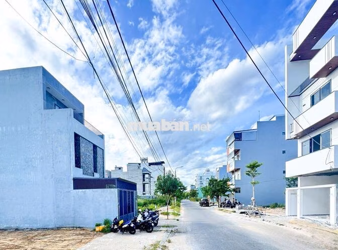 Lô 110m2 hướng Đông Nam sát bên Hòa Xuân 
