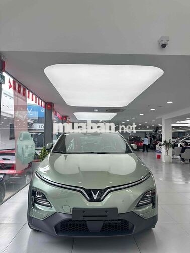 VinFast VF6 Plus Xanh lá