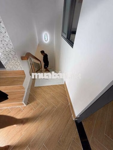 Bán nhà Khu Tên Lửa 5x11m 3 tầng đường 8m thông 3pn sân thượng kLG