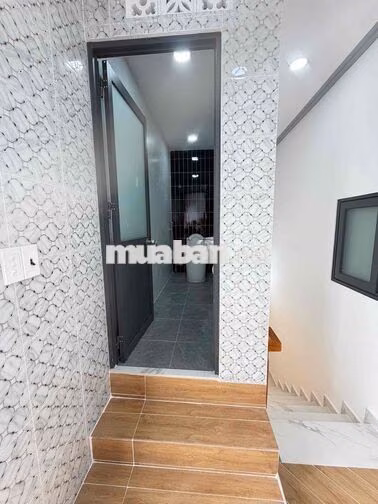 Bán nhà Khu Tên Lửa 5x11m 3 tầng đường 8m thông 3pn sân thượng kLG