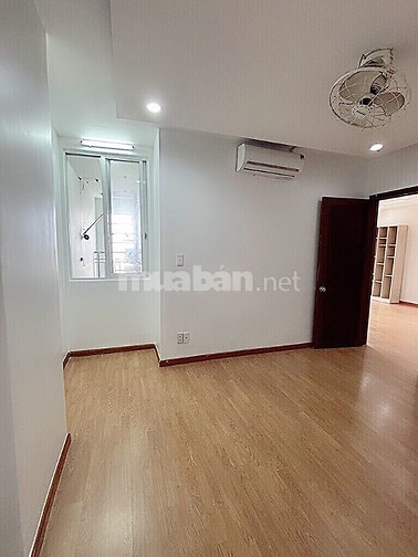 Chung cư 51 P5 Q8 2PN 71m2 view sân vận động cạnh TTTM Central Premium