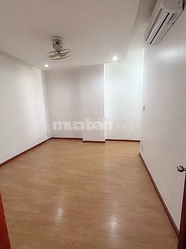 Chung cư 51 P5 Q8 2PN 71m2 view sân vận động cạnh TTTM Central Premium
