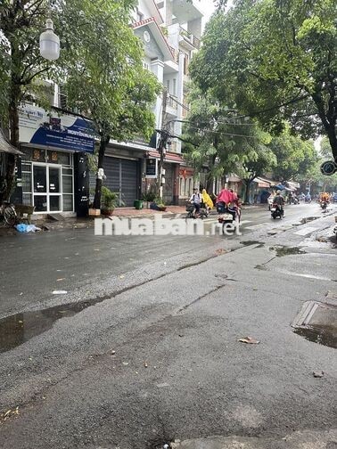 Cần pass lại mb vỉa hè buổi sáng 5h-2h chiều góc 2 mặt tiền