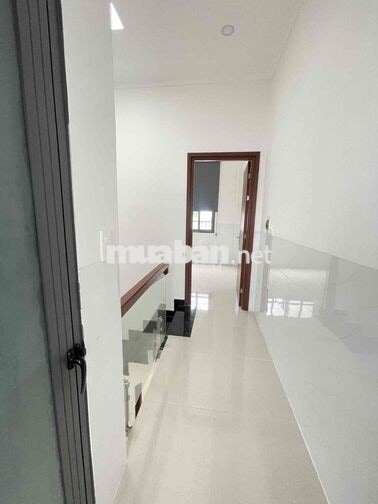 Nhà 2 lầu 3 phòng 3 máy lạnh hẻm Trần Hưng Đạo