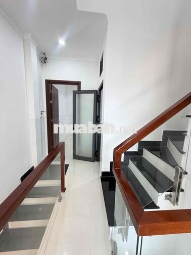Nhà 2 lầu 3 phòng 3 máy lạnh hẻm Trần Hưng Đạo