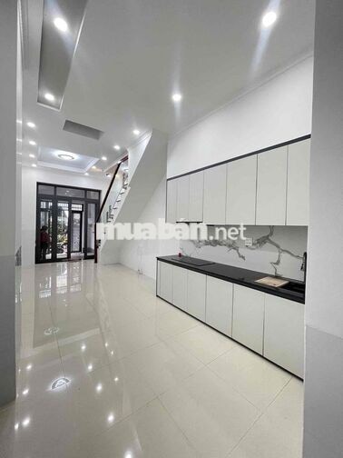 Nhà 2 lầu 3 phòng 3 máy lạnh hẻm Trần Hưng Đạo