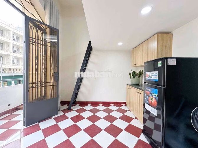 khai Trương nhiều phòng gác ban công và Cửa sổ sáng , Bình Tiên q6 Gần