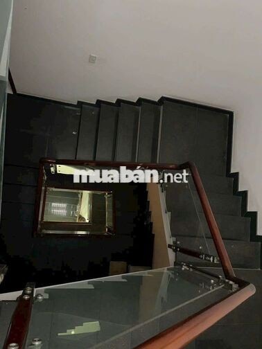Nhà Thuê DT 4,5x33 1 trệt 3 lầu sân thượng đường liên khu 4-5