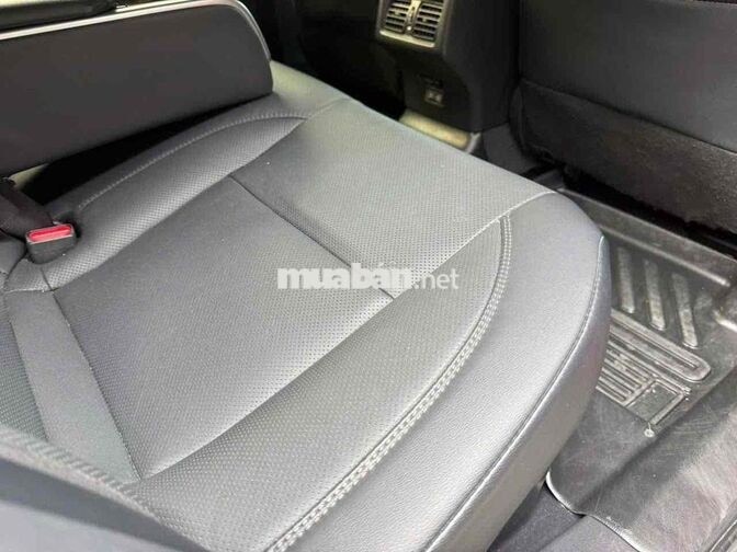 Toyota Camry 2.5Q HEV TOP 2025 Đỏ Hybrid