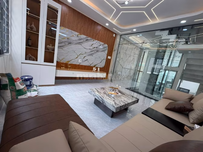 NHÀ PHỐ HIỆN ĐẠI  NỘI THẤT CAO CẤP