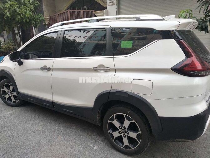 Mitsubishi Xpander Cross 7 chỗ số tự động Trắng