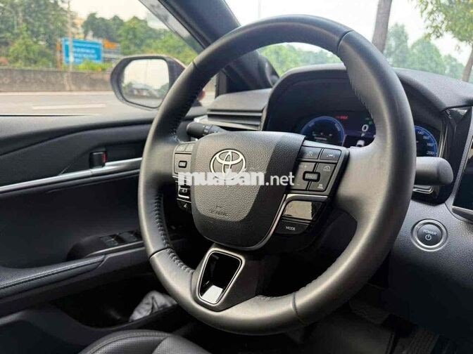 Toyota Camry 2.5Q HEV TOP 2025 Đỏ Hybrid