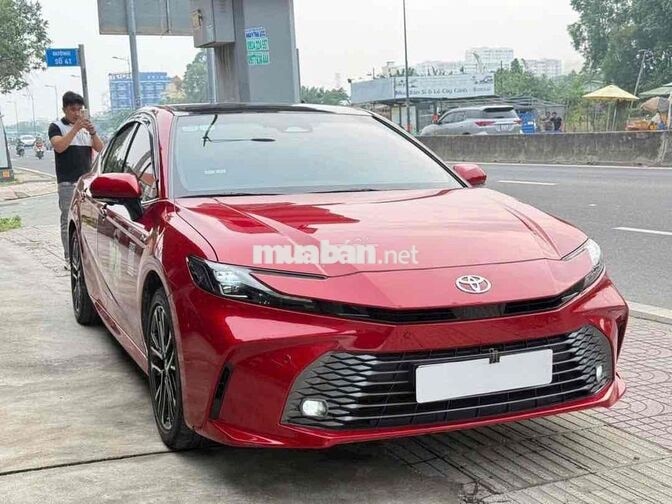 Toyota Camry 2.5Q HEV TOP 2025 Đỏ Hybrid
