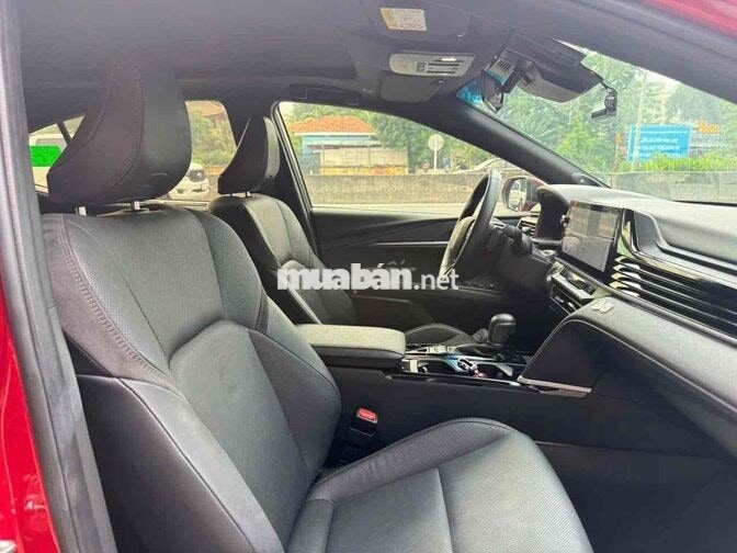 Toyota Camry 2.5Q HEV TOP 2025 Đỏ Hybrid