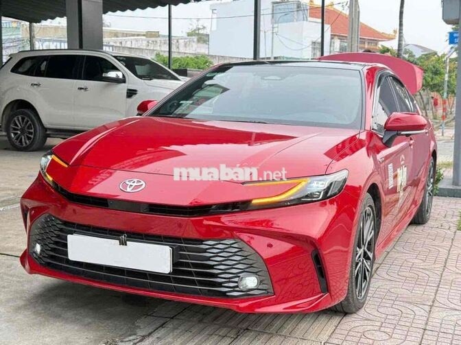 Toyota Camry 2.5Q HEV TOP 2025 Đỏ Hybrid