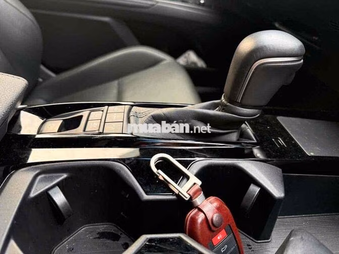 Toyota Camry 2.5Q HEV TOP 2025 Đỏ Hybrid