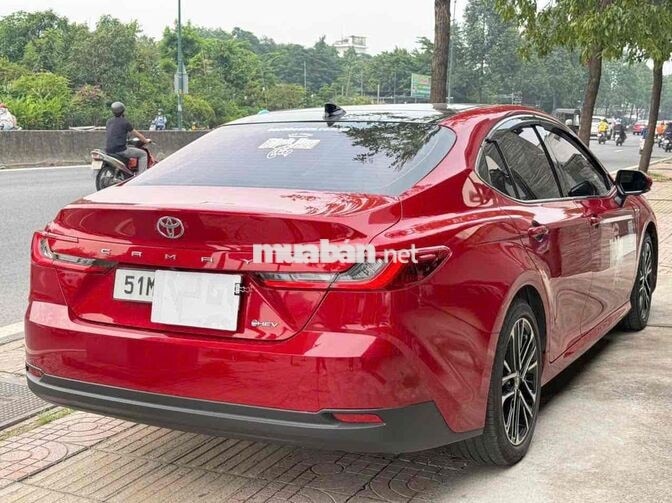 Toyota Camry 2.5Q HEV TOP 2025 Đỏ Hybrid