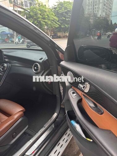Mercedes-Benz GLC Đen Da Cao Cấp 5 Chỗ