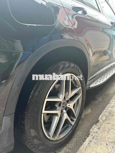 Mercedes-Benz GLC Đen Da Cao Cấp 5 Chỗ