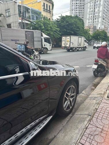 Mercedes-Benz GLC Đen Da Cao Cấp 5 Chỗ
