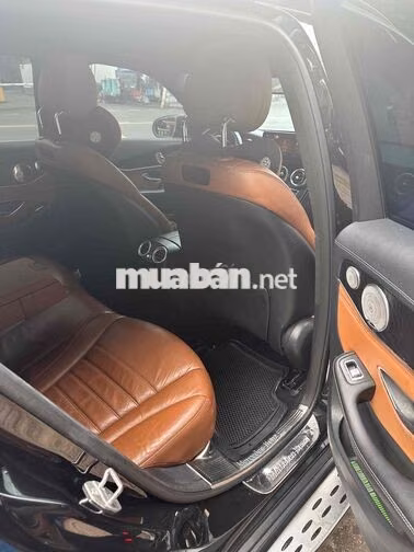 Mercedes-Benz GLC Đen Da Cao Cấp 5 Chỗ