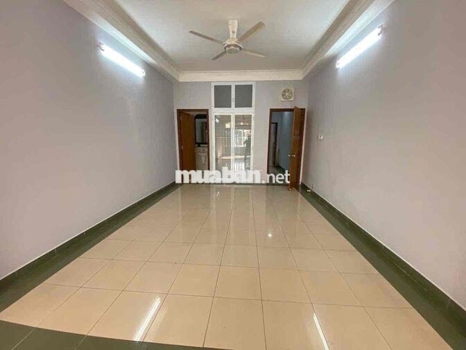 Cho thuê nhà mặt tiền lớn ngay gần Ga T3