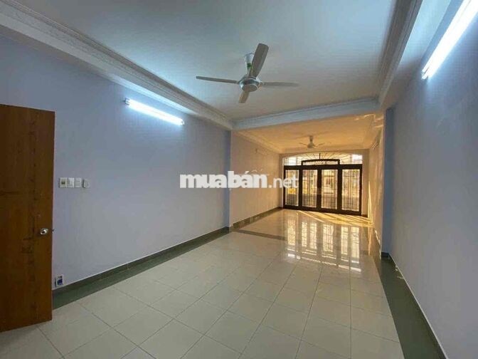 Cho thuê nhà mặt tiền lớn ngay gần Ga T3