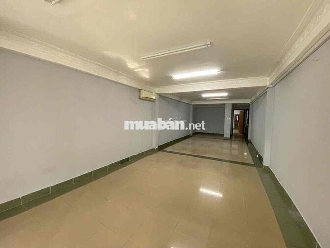 Cho thuê nhà mặt tiền lớn ngay gần Ga T3