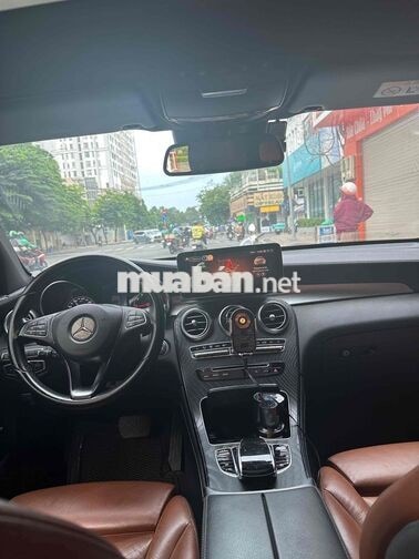 Mercedes-Benz GLC Đen Da Cao Cấp 5 Chỗ
