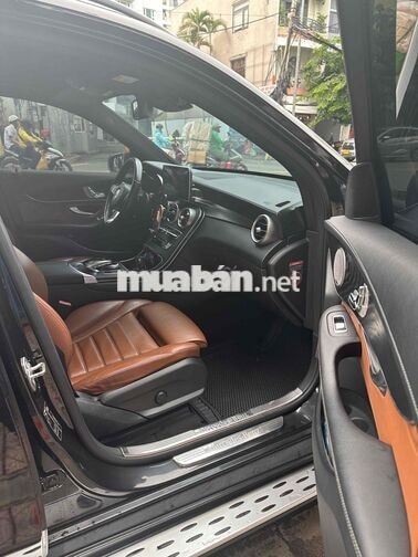 Mercedes-Benz GLC Đen Da Cao Cấp 5 Chỗ