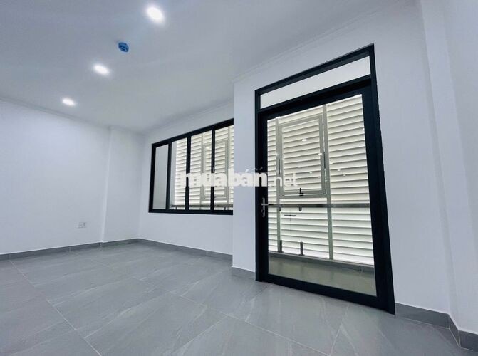 NHÀ ĐƯỜNG NGUYỄN VĂN TRỖI DIỆN TÍCH: 6X20M TRỆT 3 LẦU CHO THUÊ
