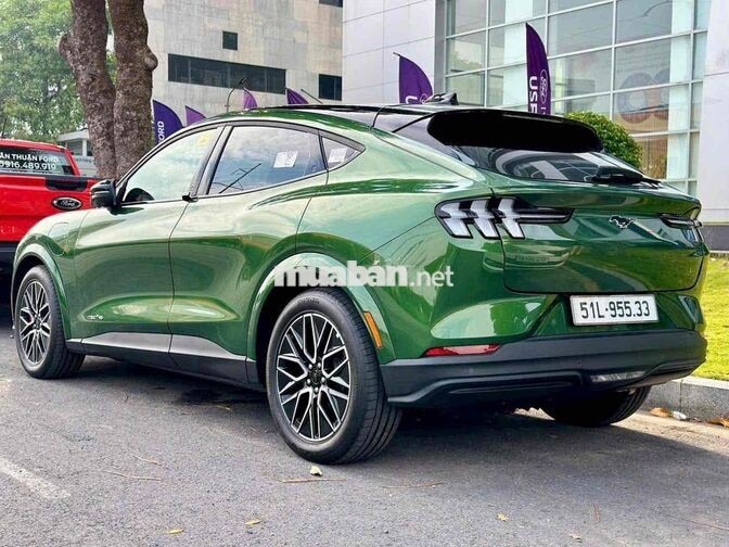 Ford Mustang Mach-E SUV thuần điện