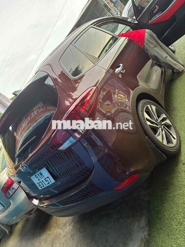Kia Rondo Số sàn màu Đỏ