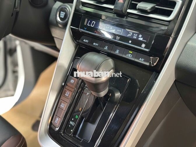 Innova Cross V 2024 - 19.000 km - Giá Còn Giảm