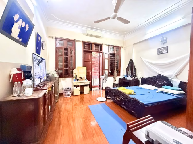 Bán nhà 5 tầng phố Liễu Giai, 80m2, khu phân lô, ô tô đỗ cửa, ở luôn